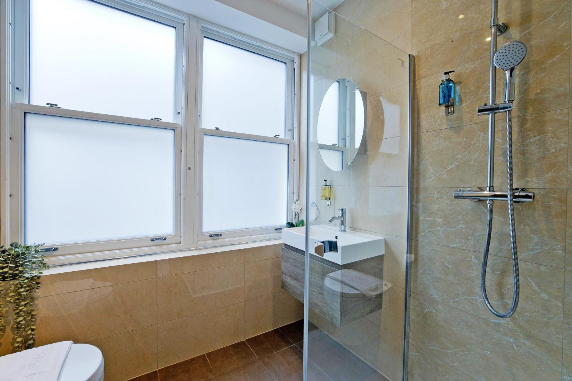 Imperial Middlesex Street Apartments 런던 외부 사진